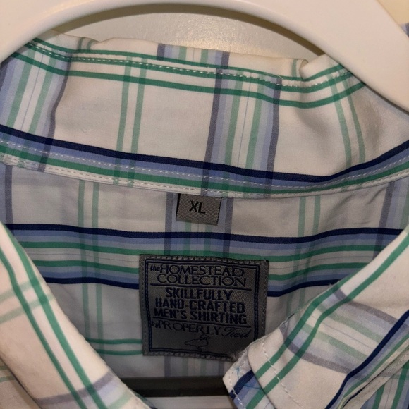 Mens properly tied dress shirt - Picture 2 of 4